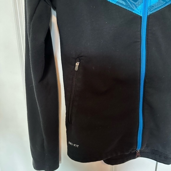 Nike blue and black zippered hooded light weight dri-fit jacket, extra small - Picture 4 of 9